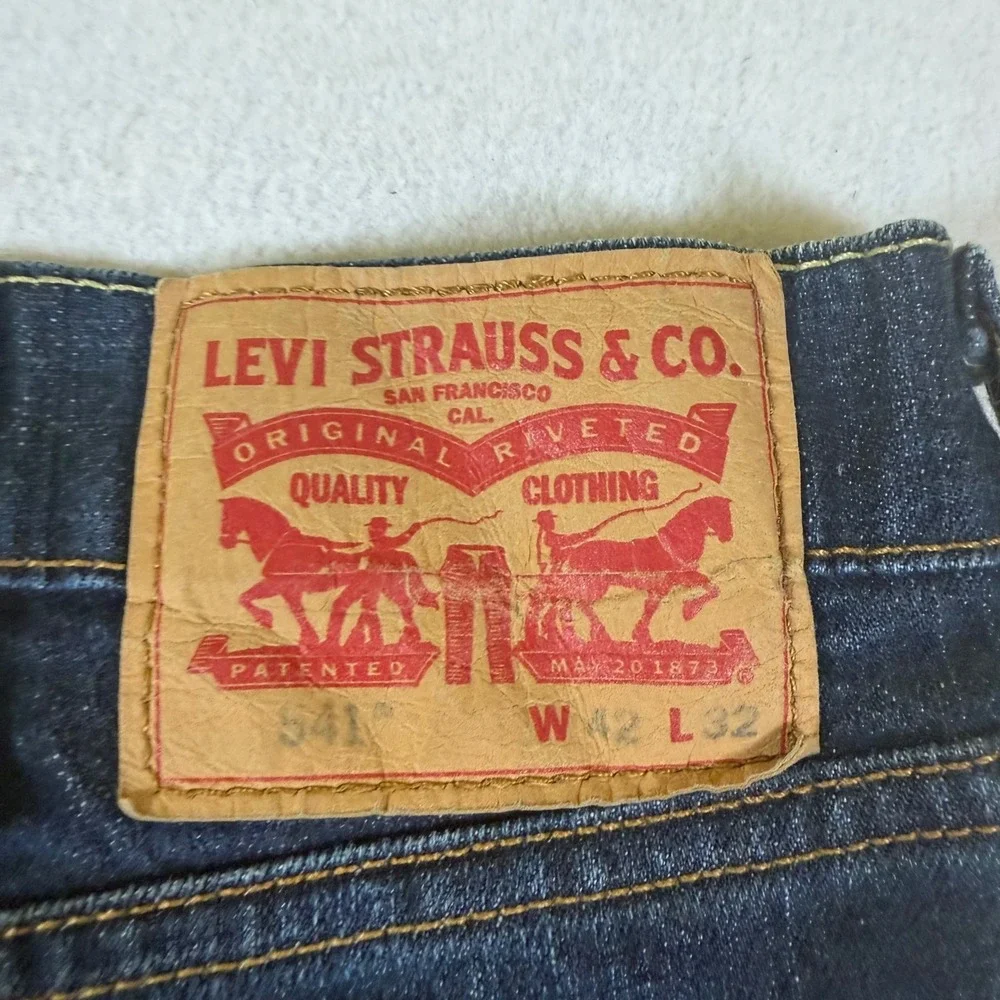 Levis 541 Athletic Taper Jeans Mens 42x32 Dark Wash Blue Denim Stretch 7899